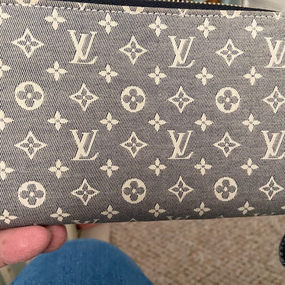Louis Vuitton handbag and wallet. - Picture 12 of 14